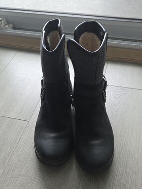 UGG Black Leather Winter Boots with Gray Felt Shaft